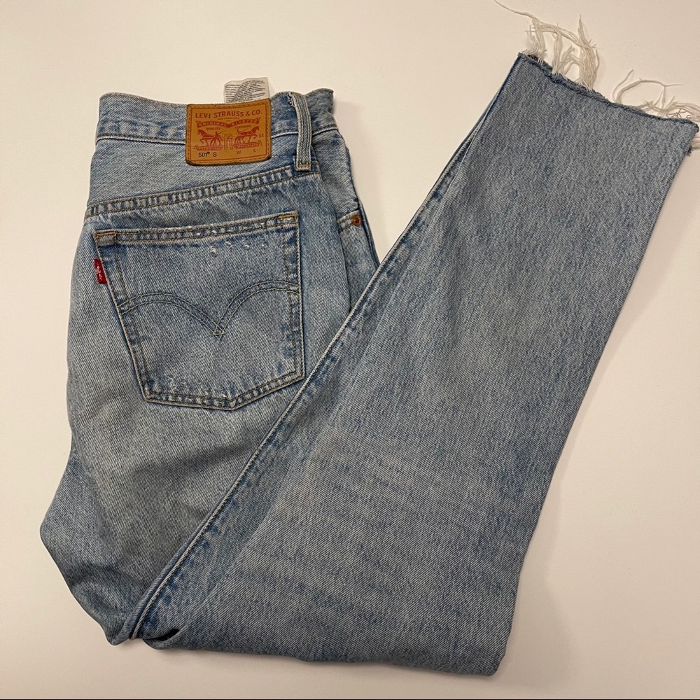 Levi’s light wash skinny jean